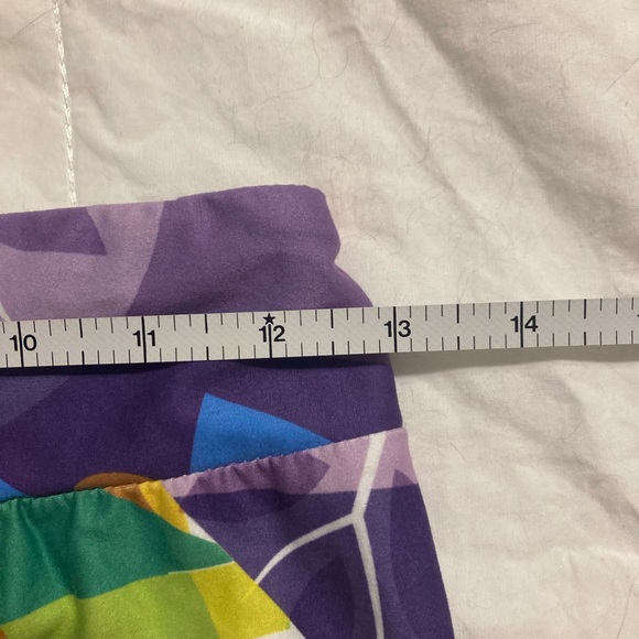 NWT - Disney Parks It’s A Small World Leggings - Picture 7 of 7